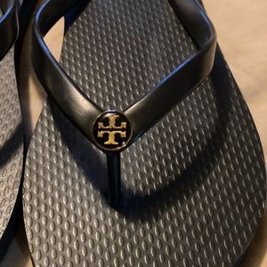 Tory Burch black flip flops w/gold. New, never worn. Excellent condition size 7